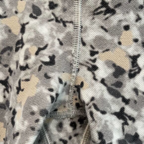 Lululemon Wunder Under Not So Petite Fleur Silver Soon Crop Leggings - Size: 6 - Picture 7 of 12